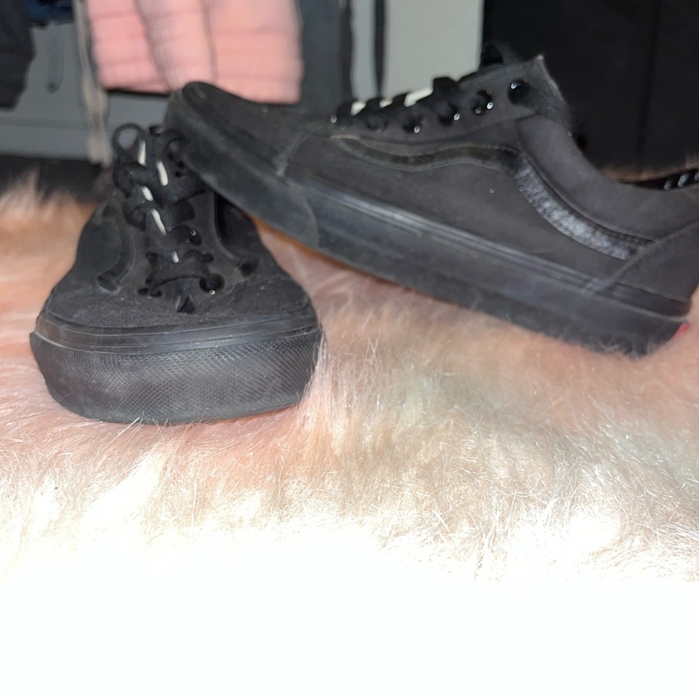 Vans - Picture 2 of 6